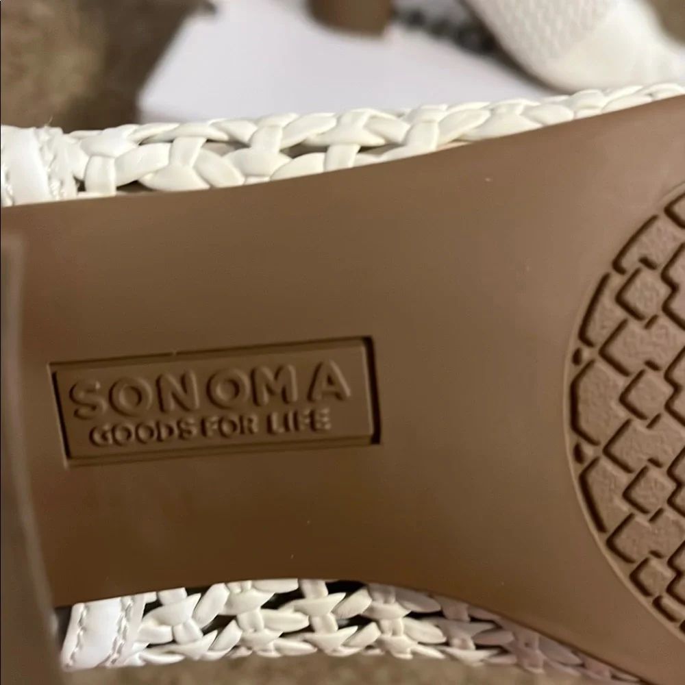 Sonoma White Peep-Toe Sandals - Picture 5 of 13